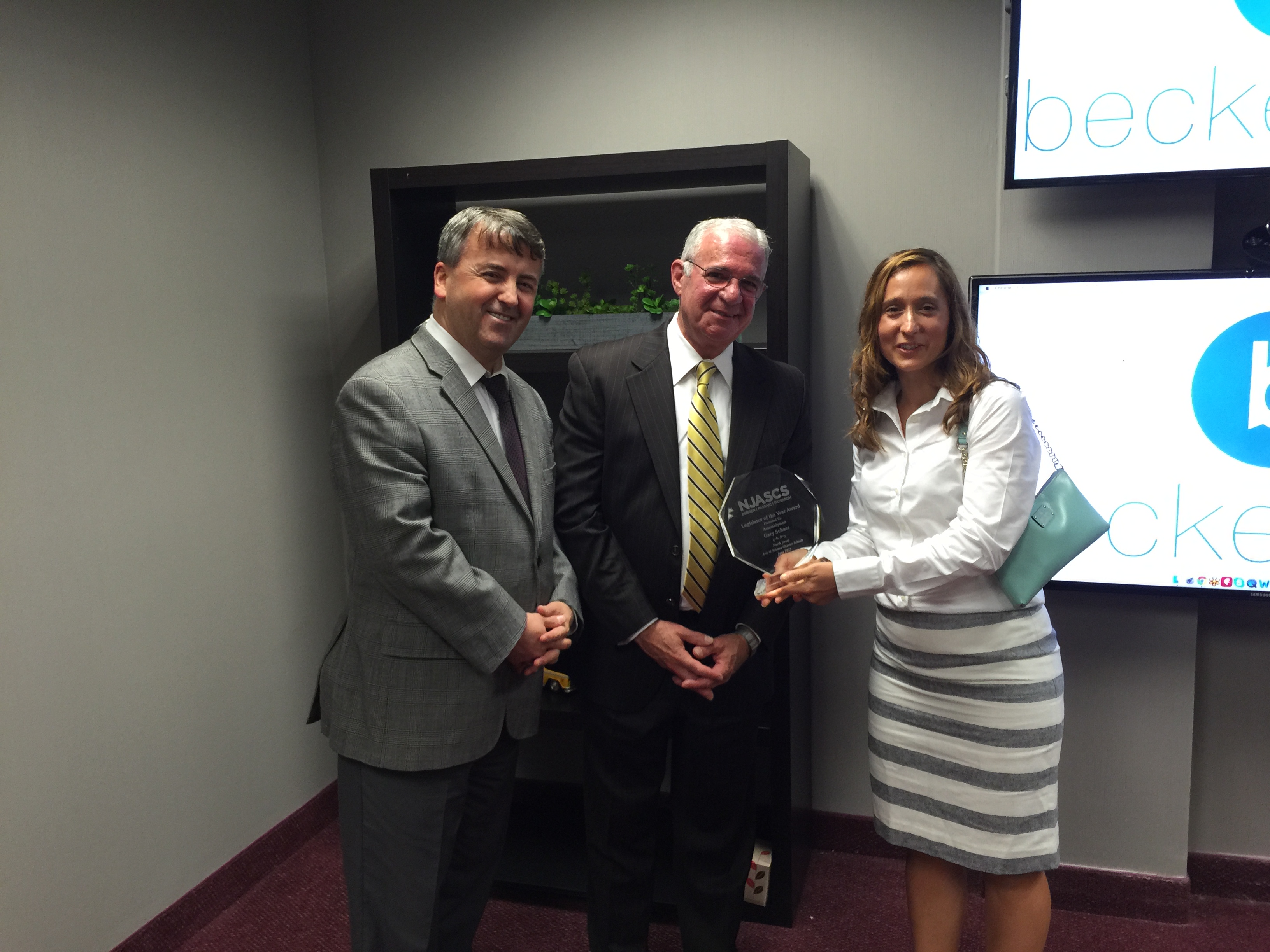 Assemblyman Gary Schaer accepts Legislator of the Year Award